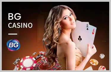 Sân bóng đá với khán đài đông người và logo online casino singapore